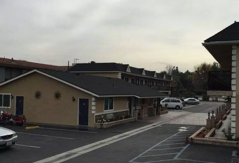 酒店 Walnut Inn & Suites West Covina