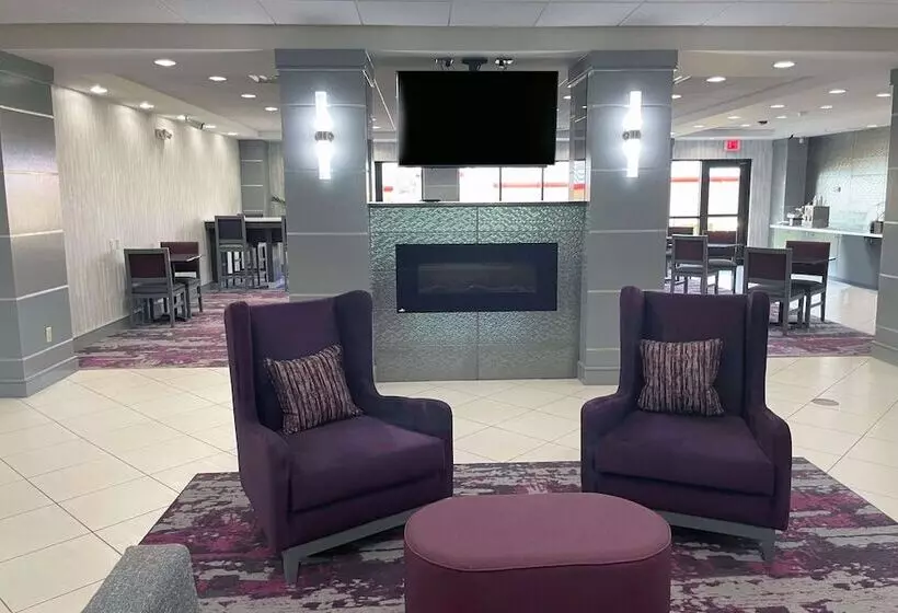 هتل La Quinta Inn & Suites By Wyndham Tulsa Midtown