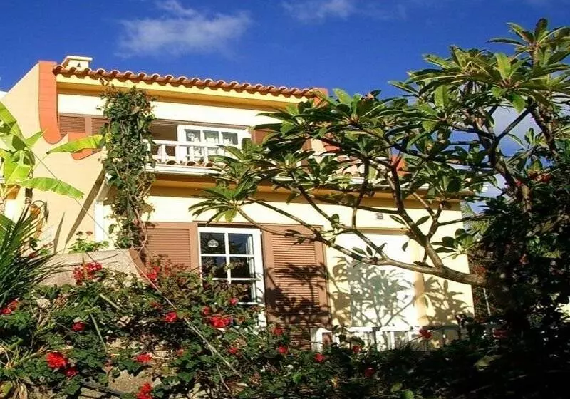 Inn & Art Falesia Apartments