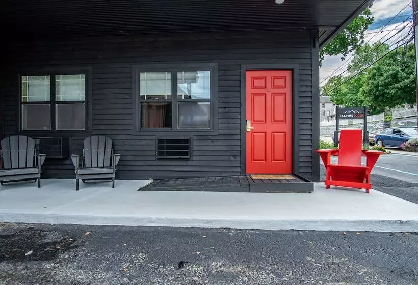 汽车旅馆  The Alpine Lodge