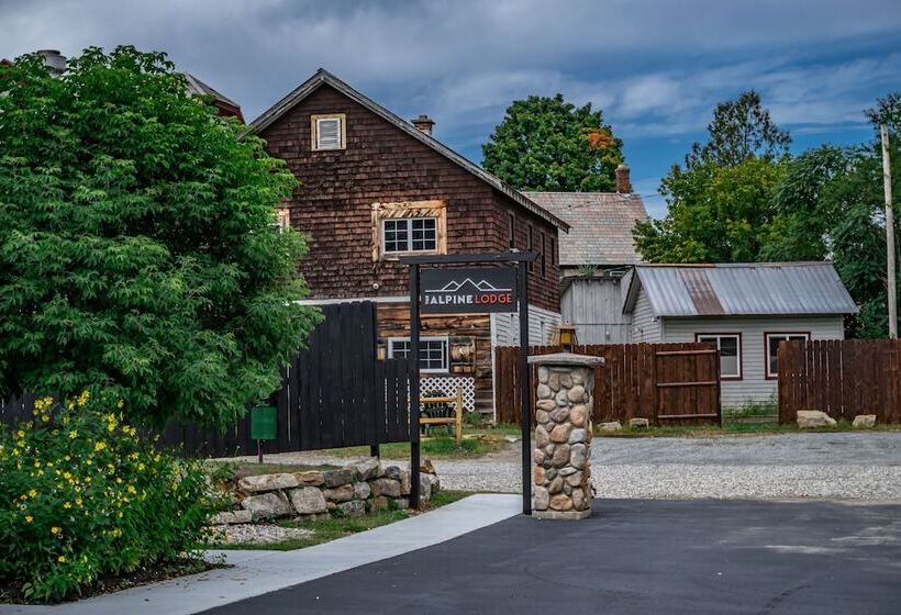 Мотель The Alpine Lodge