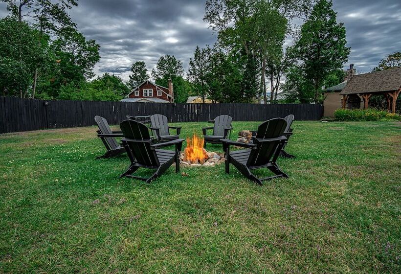 Мотель The Alpine Lodge