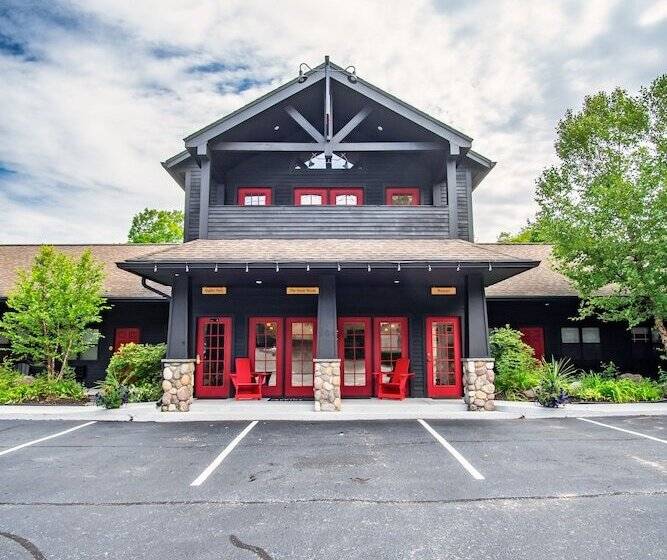 Мотель The Alpine Lodge