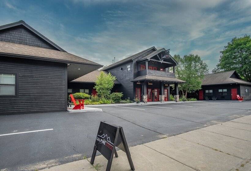 Мотель The Alpine Lodge