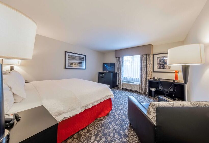 Hampton Inn & Suites Dupont