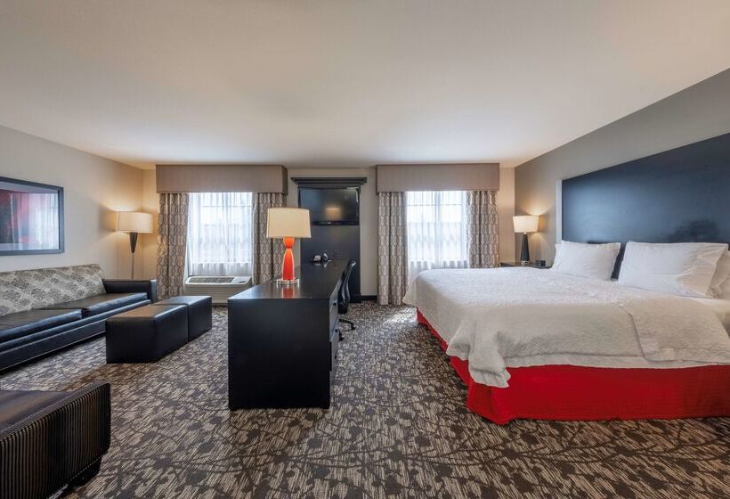 Hampton Inn & Suites Dupont