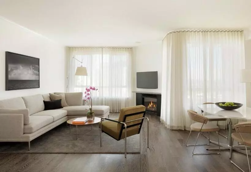 בית מלון כפרי Aka Beverly Hills