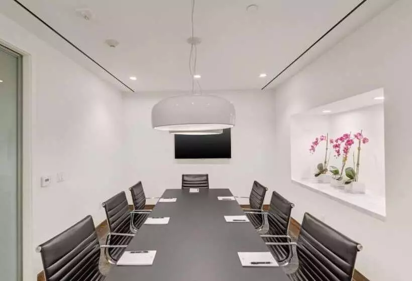 בית מלון כפרי Aka Beverly Hills