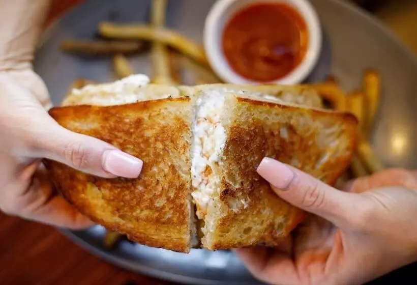 Ambassador Hotel Wichita, Autograph Collection