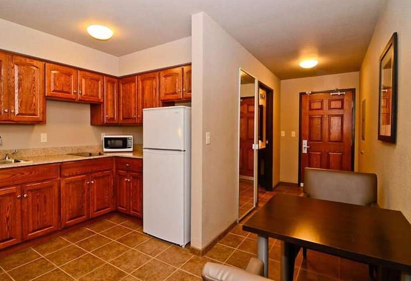 فندق Astoria Extended Stay & Event Center