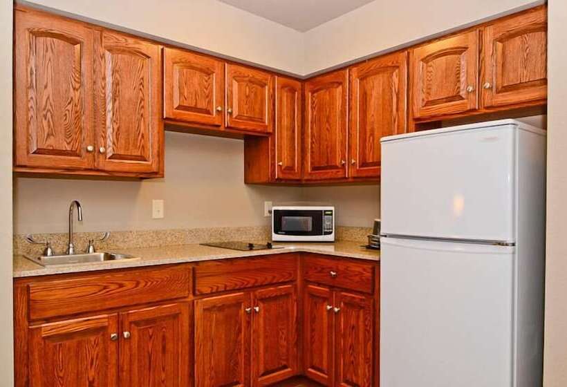 فندق Astoria Extended Stay & Event Center