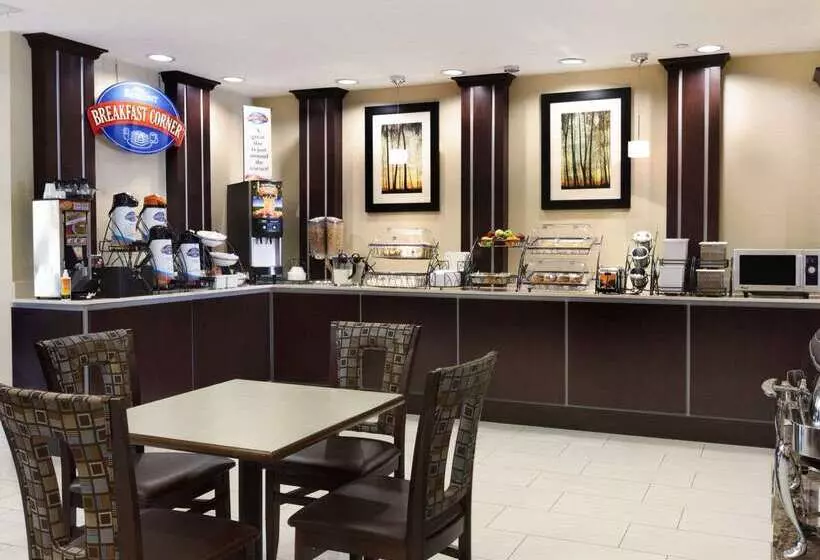 Отель Baymont By Wyndham Victoria