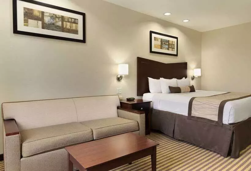 Отель Baymont By Wyndham Victoria