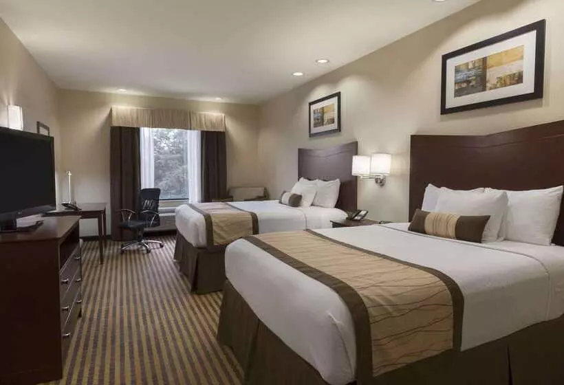 Отель Baymont By Wyndham Victoria