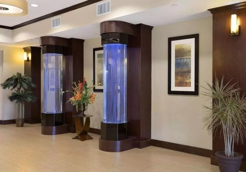 Отель Baymont By Wyndham Victoria