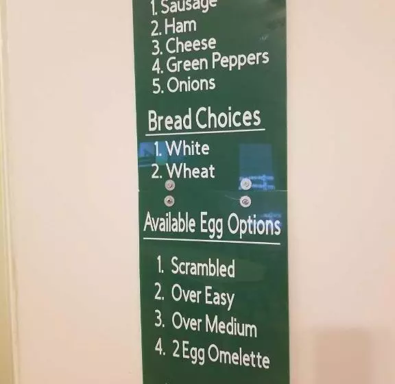 בית מלון כפרי Brook Pointe Inn