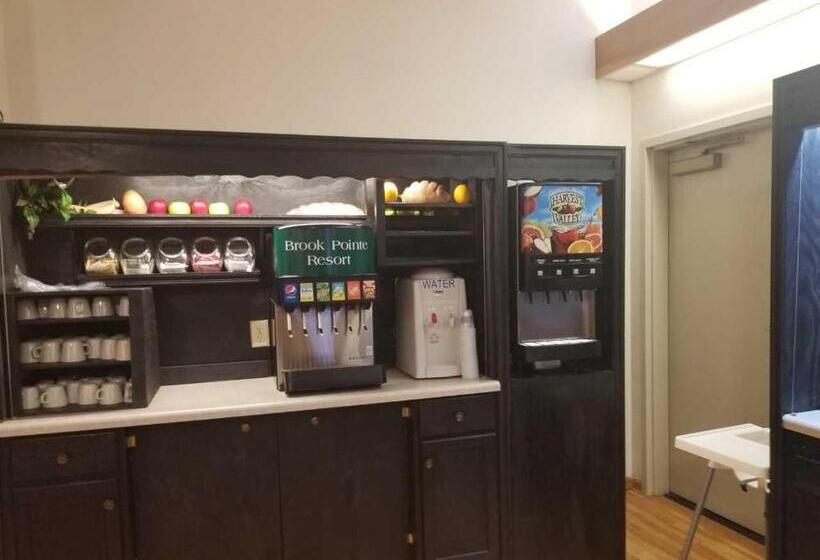 酒店 Brook Pointe Inn