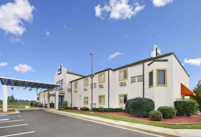 ホテル Howard Johnson By Wyndham Tifton Ga I 75