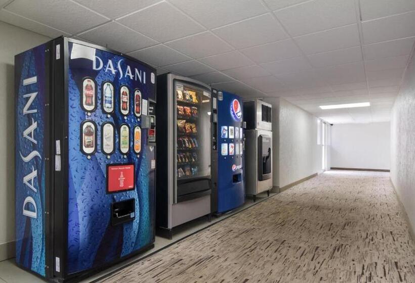 فندق Red Roof Inn & Suites Brunswick I95