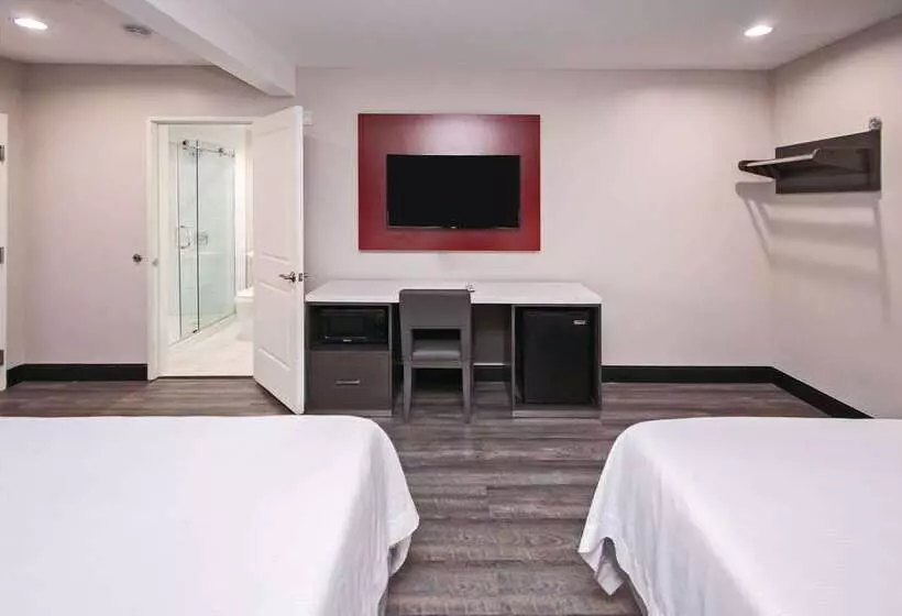 בית מלון כפרי Rodeway Inn South Gate Los Angeles South