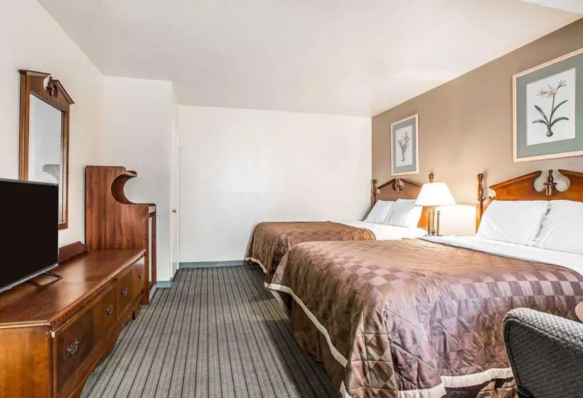 בית מלון כפרי Rodeway Inn South Gate Los Angeles South