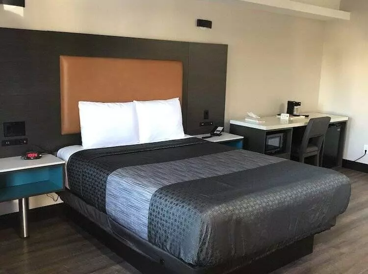 בית מלון כפרי Rodeway Inn South Gate Los Angeles South