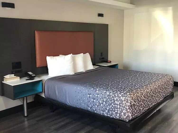 בית מלון כפרי Rodeway Inn South Gate Los Angeles South