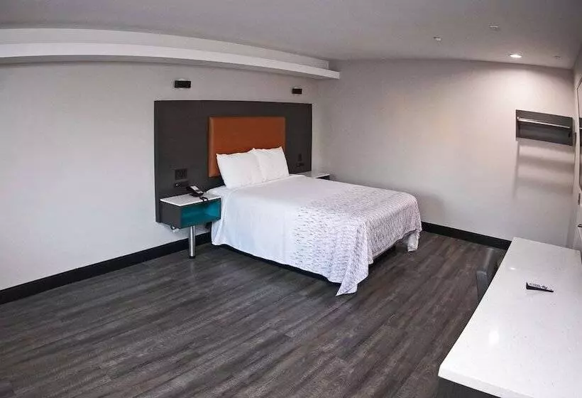 בית מלון כפרי Rodeway Inn South Gate Los Angeles South