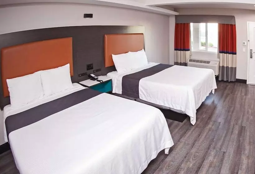 בית מלון כפרי Rodeway Inn South Gate Los Angeles South