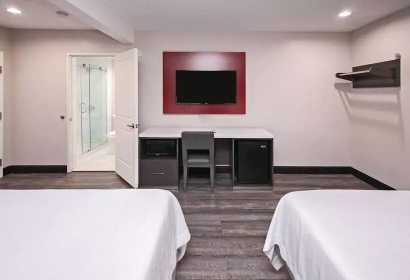 בית מלון כפרי Rodeway Inn South Gate Los Angeles South