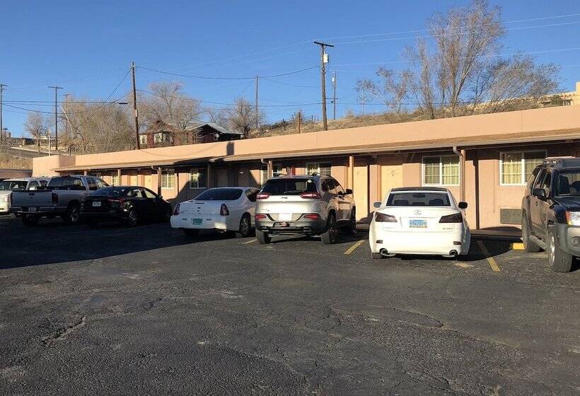 مُتل Economy Inn