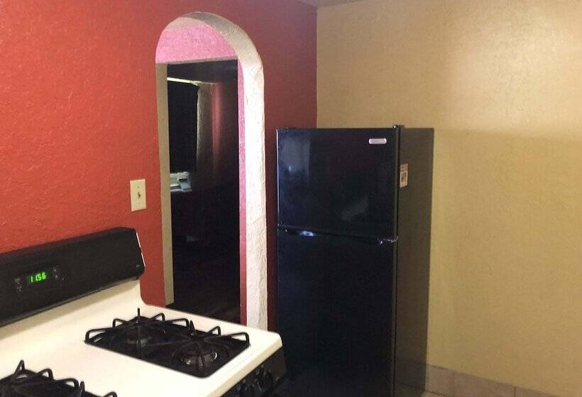 مُتل Economy Inn