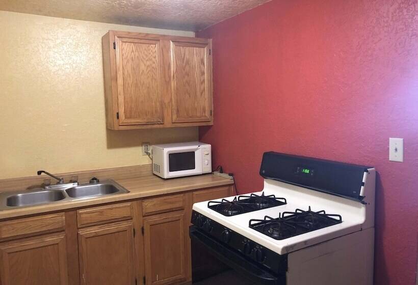 مُتل Economy Inn