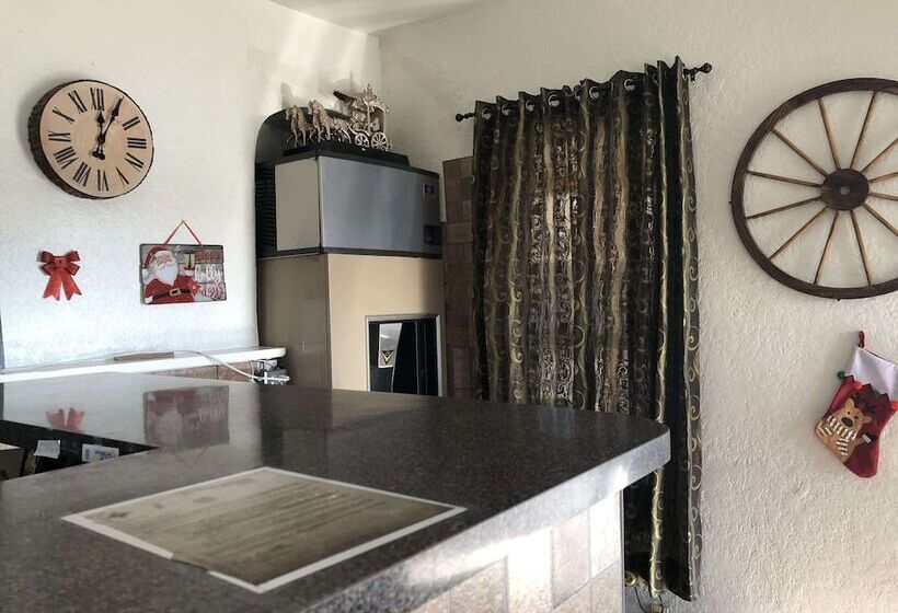 مُتل Economy Inn