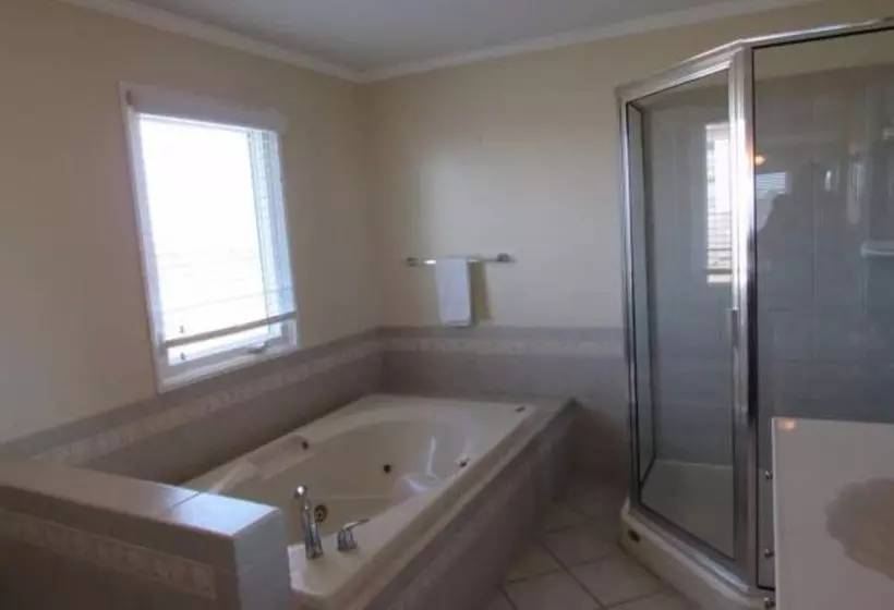 Мотель Fin  N Feather Waterside Inn By Kees Vacations