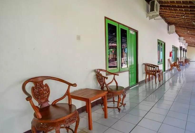 Majatalo Reddoorz Syariah Near Sekuro Beach Jepara