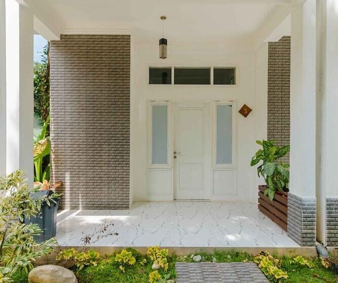 پانسیون Reddoorz Premium @ The Heritage Bukit Lawang