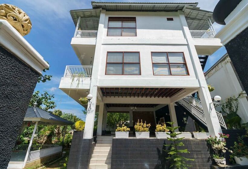 پانسیون Reddoorz Premium @ The Heritage Bukit Lawang