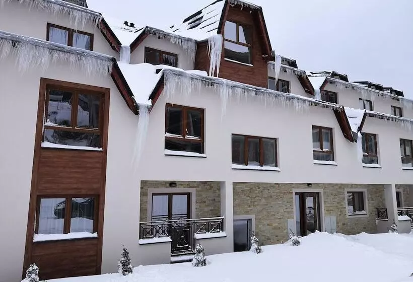 Sky Cabin Apartments