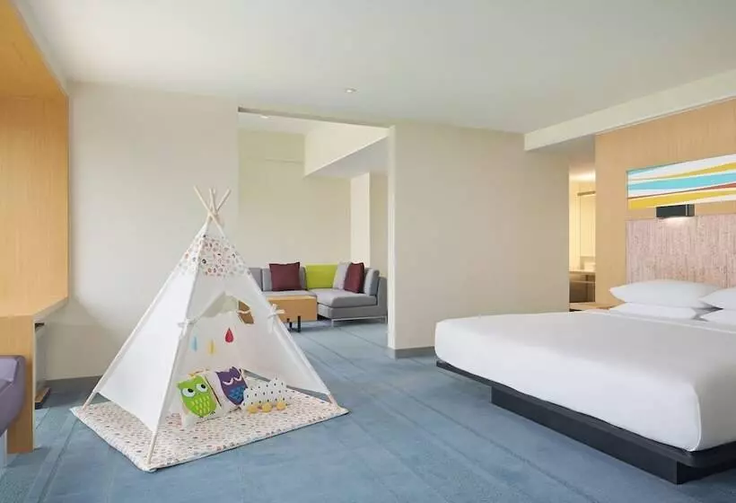 Отель Aloft Nanhai Foshan