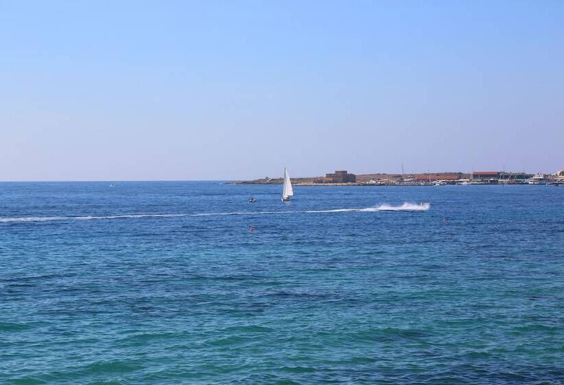 Amphora Hotel & Suites