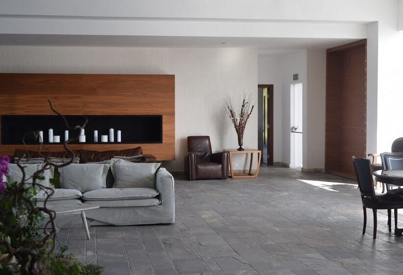 Amphora Hotel & Suites