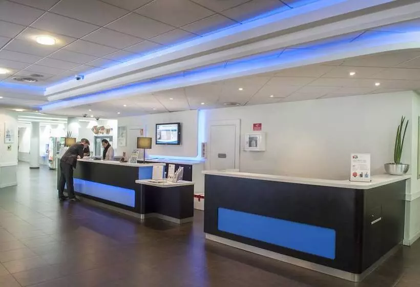 هتل Ibis Budget Paris Porte De Montmartre