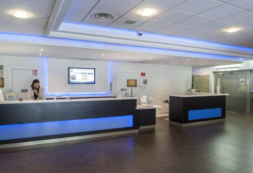 هتل Ibis Budget Paris Porte De Montmartre