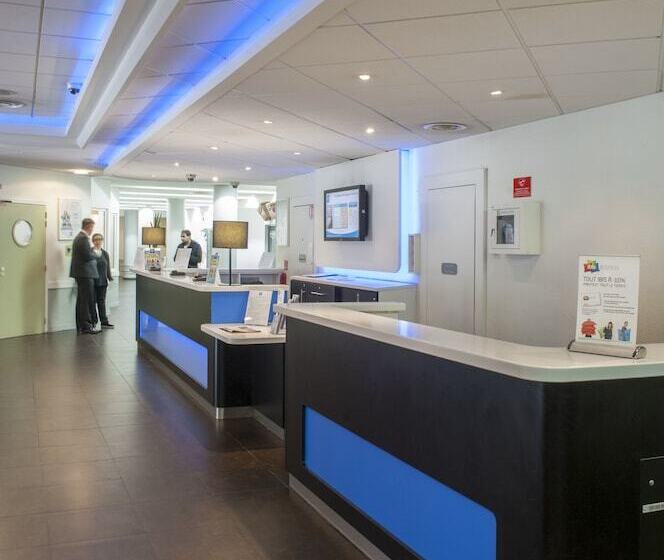 هتل Ibis Budget Paris Porte De Montmartre