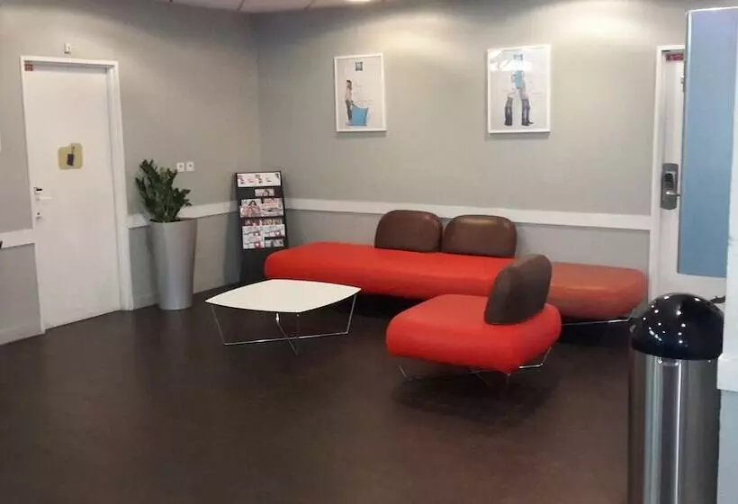 هتل Ibis Budget Paris Porte De Montmartre