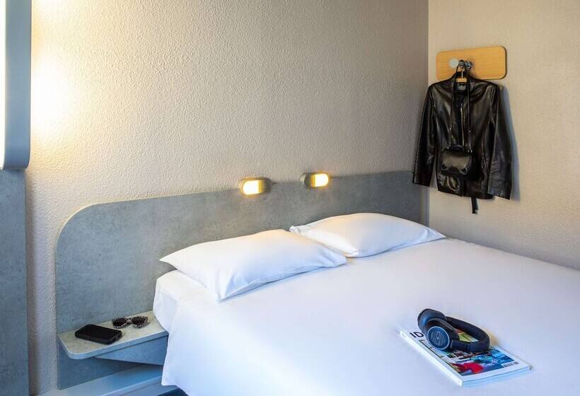 هتل Ibis Budget Paris Porte De Montmartre