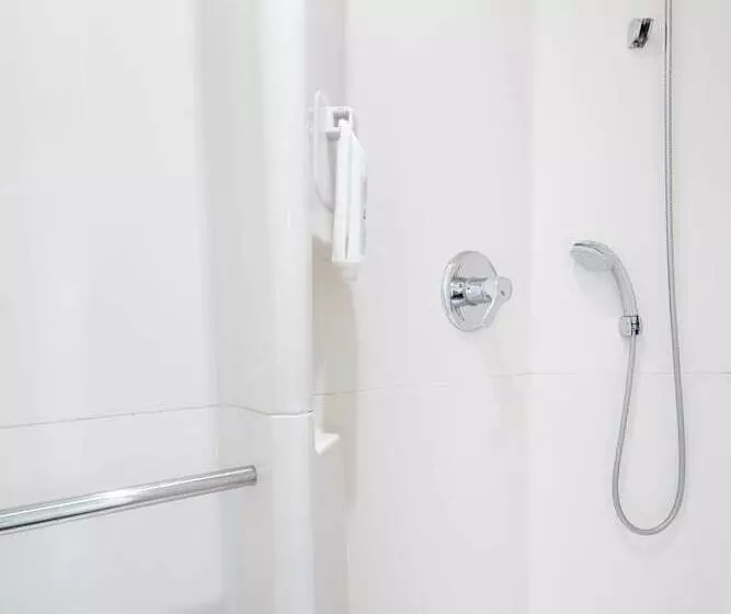 هتل Ibis Budget Paris Porte De Montmartre