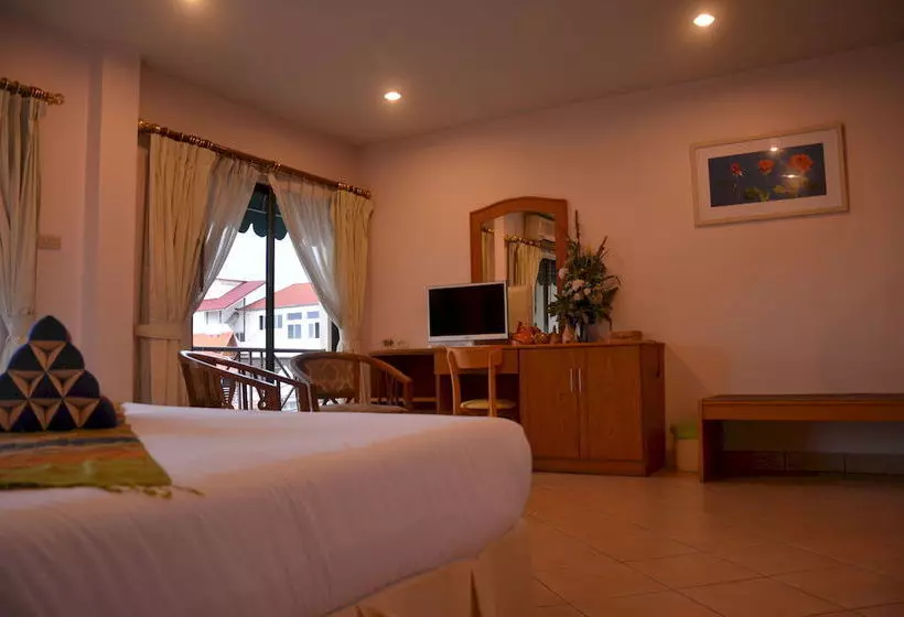 هتل Seven Oaks Inn