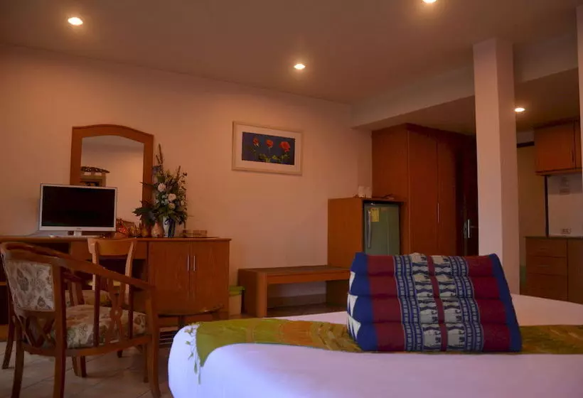 هتل Seven Oaks Inn